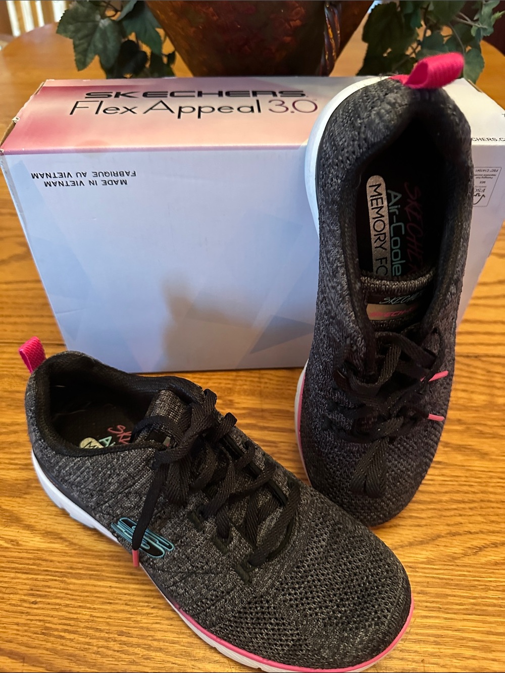 Skechers Black Knit Sneakers with Pink Accents Air Cushion Memory Foam size 7
